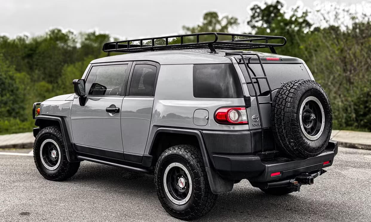 2013 Toyota FJ Cruiser — Photo 2